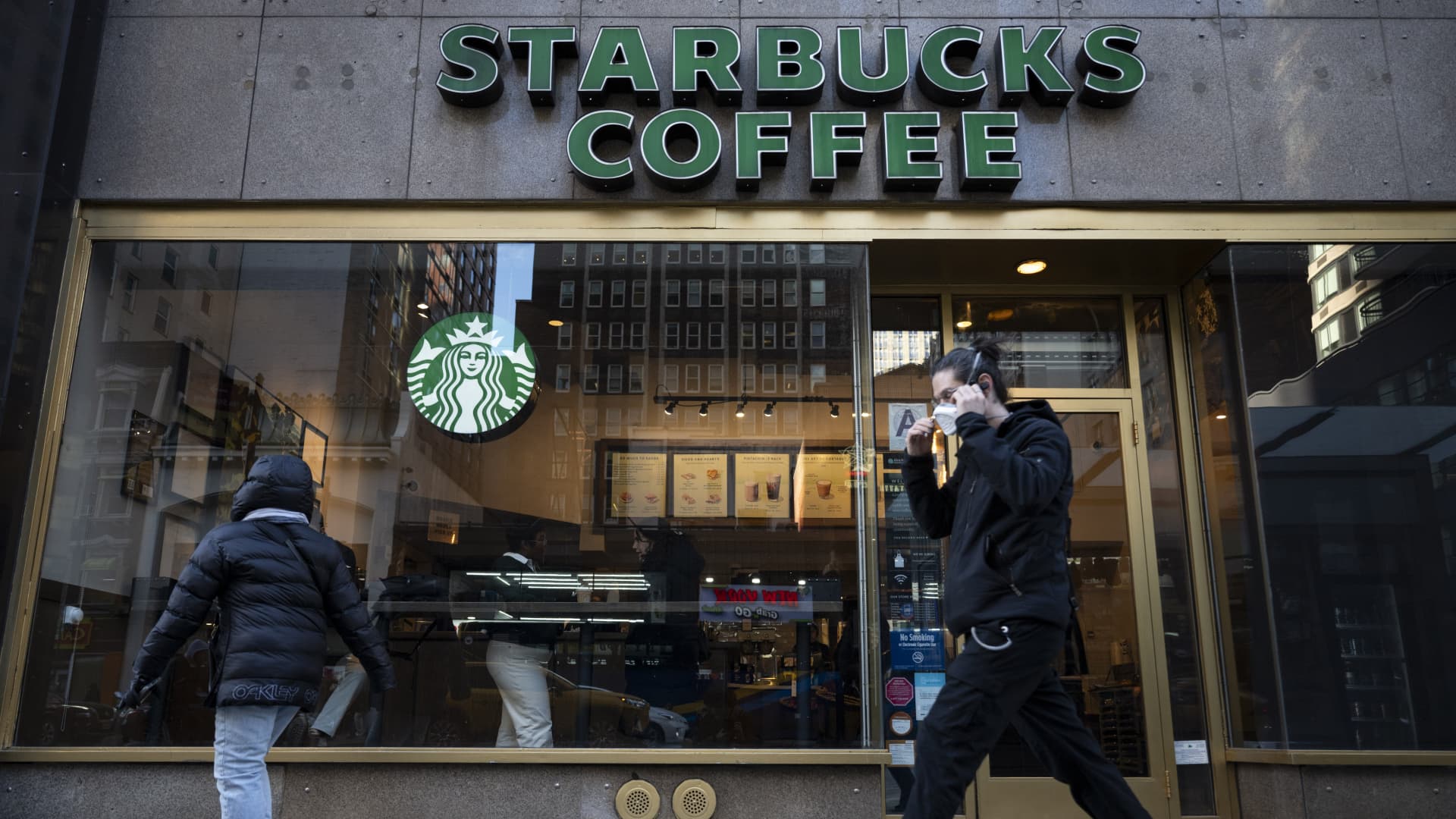 Brian Niccol's quick success at Chipotle has not made fixing Starbucks any easier