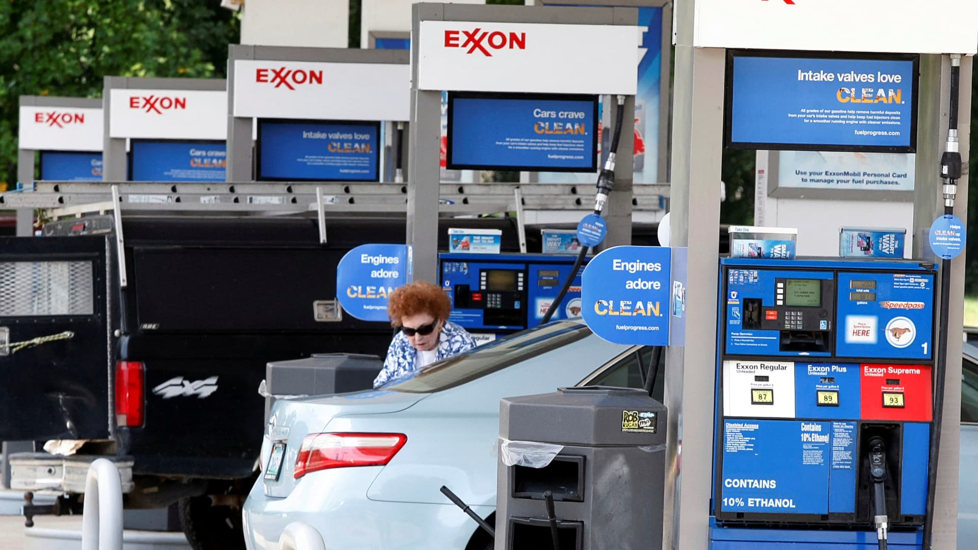 These stocks have dividends that beat the market — and the companies aren't stretching to pay out, says Bank of America