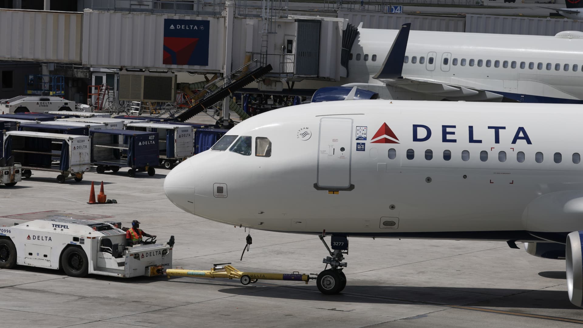 Using options to trade this undervalued airline stock around earnings