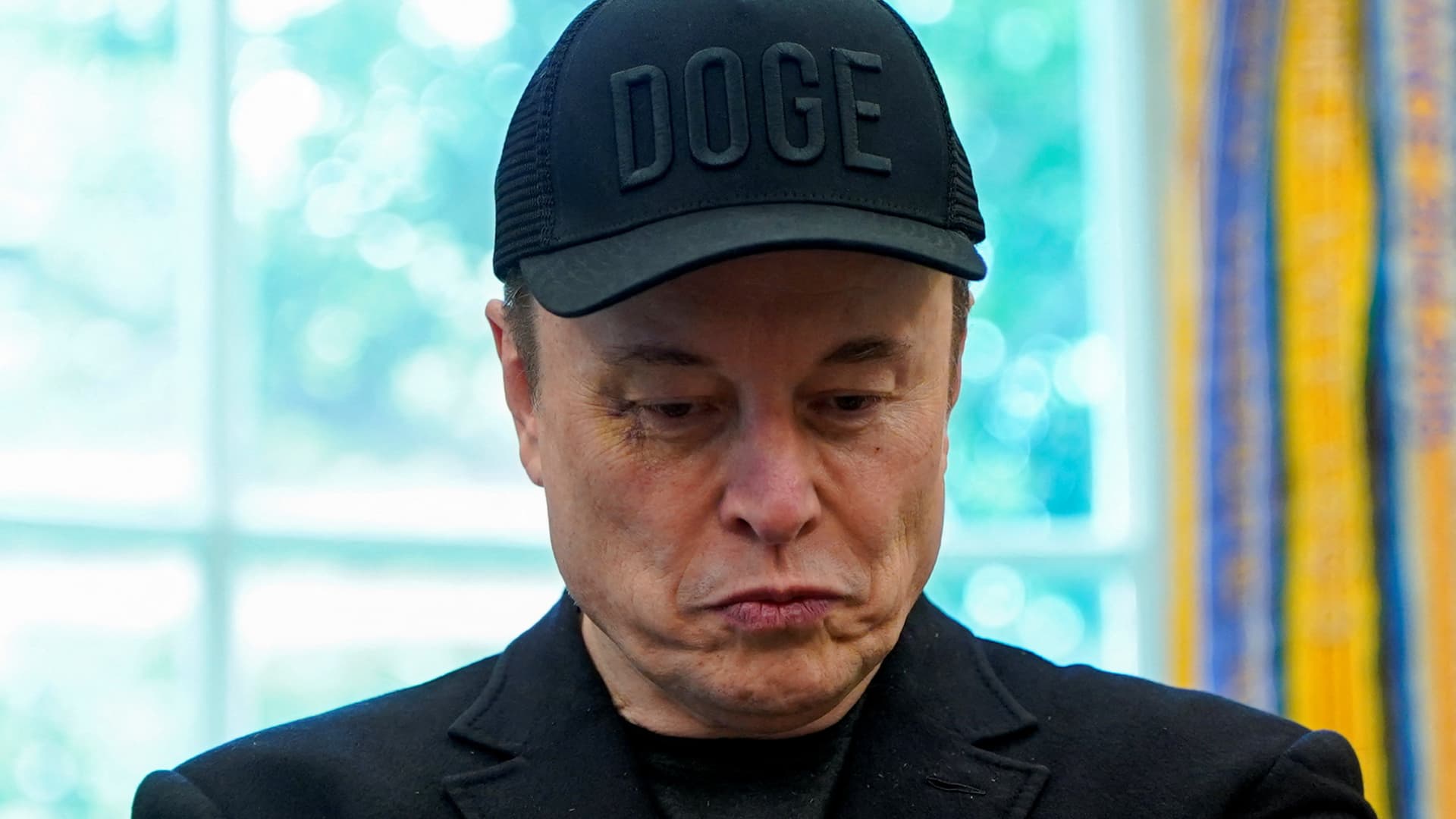 Tesla faces a series of technical and fundamental headwinds. This options trade maximizes returns