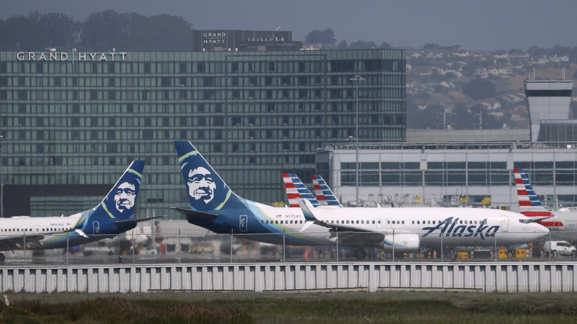 Alaska Airlines grounds all flights after IT outage disrupts systems
