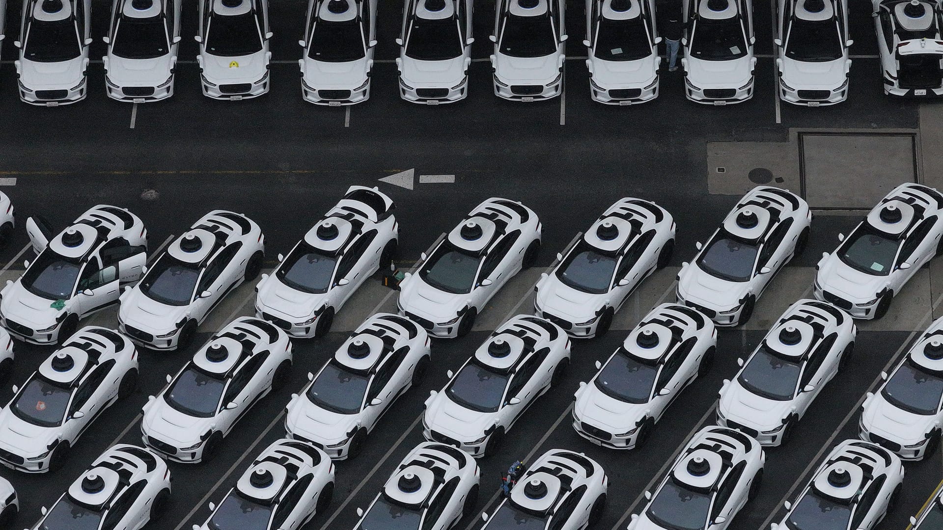 Bank of America says autonomous cars are having their 'ChatGPT' moment. How to play it