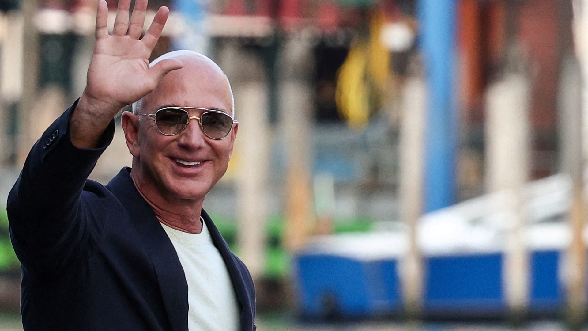 Jeff Bezos sells $666 million in Amazon stock as part of plan to unload 25 million shares