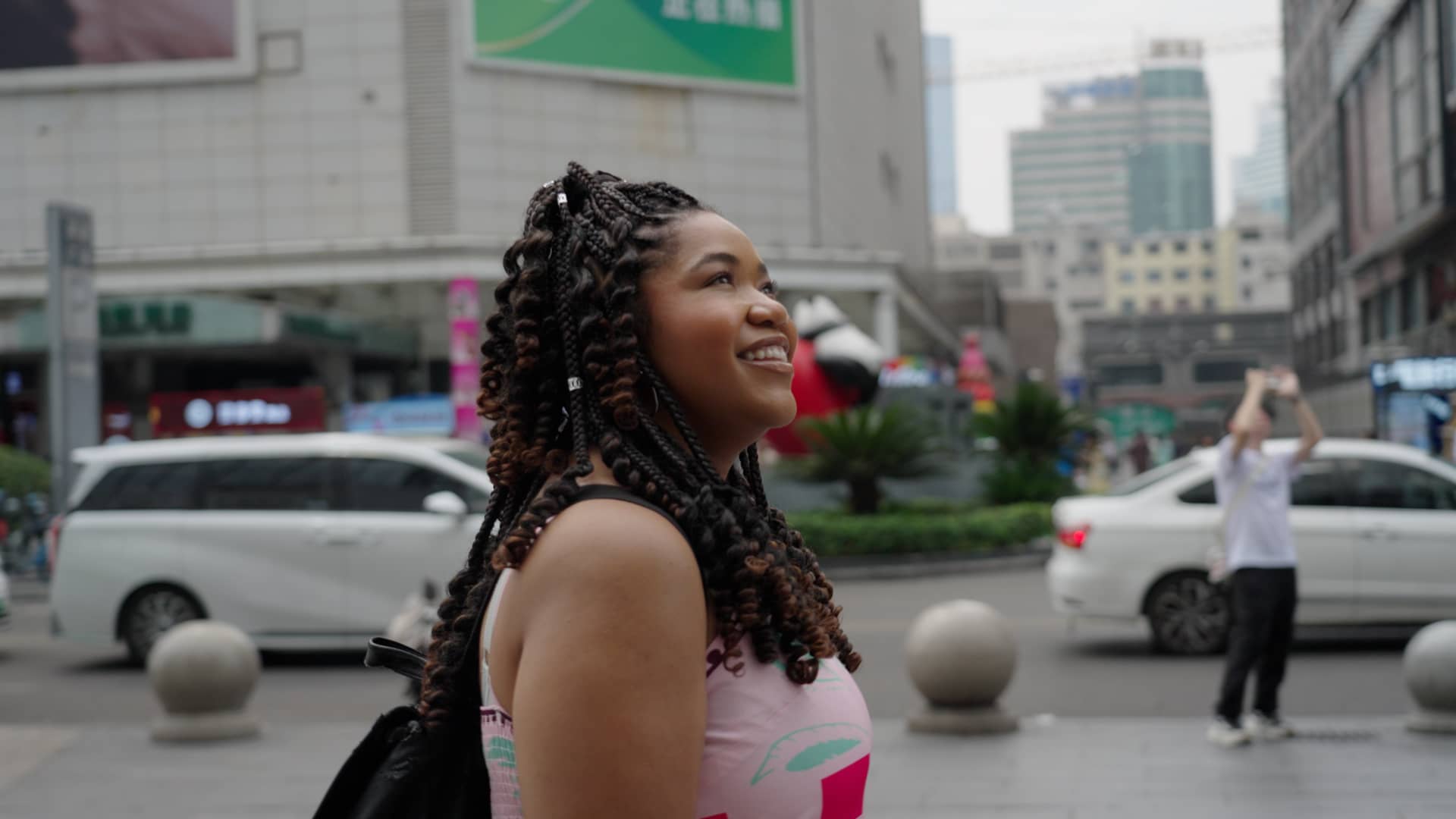 35-year-old American moved to Chengdu and lives on $30,000 a year: '[It's] poverty in America, but in China I'm living large'