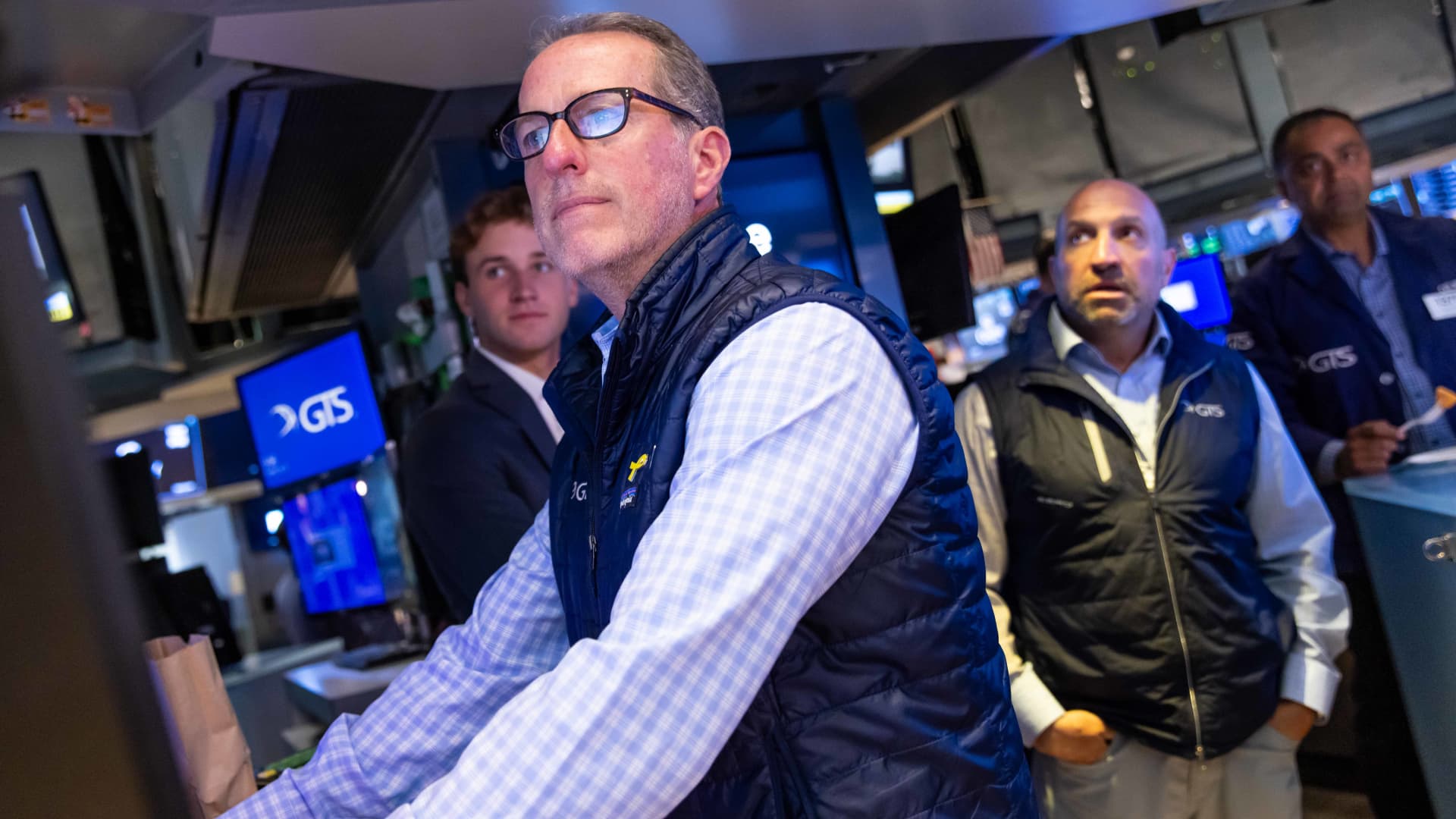 Analysts are getting more bullish on these names with strong earnings growth