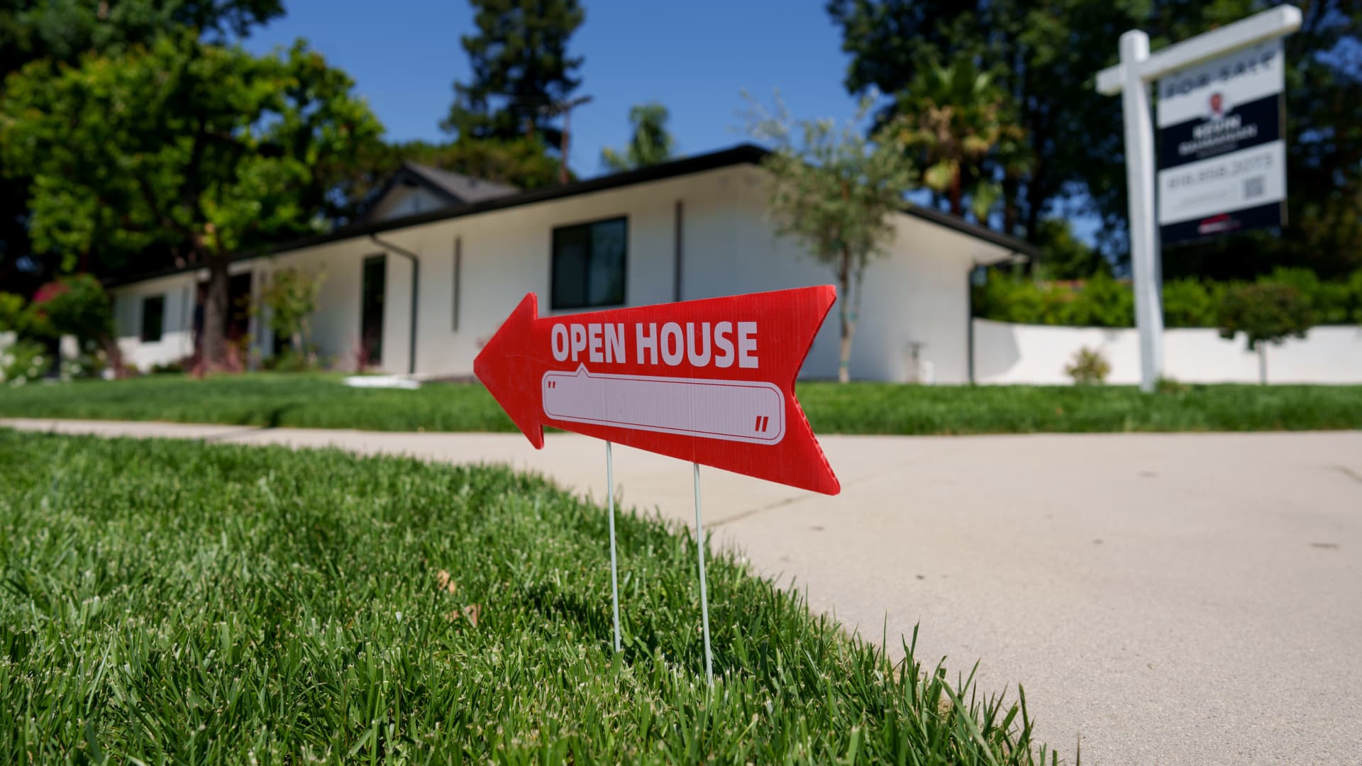 Mortgage demand drops to lowest level since May, as interest rates stall