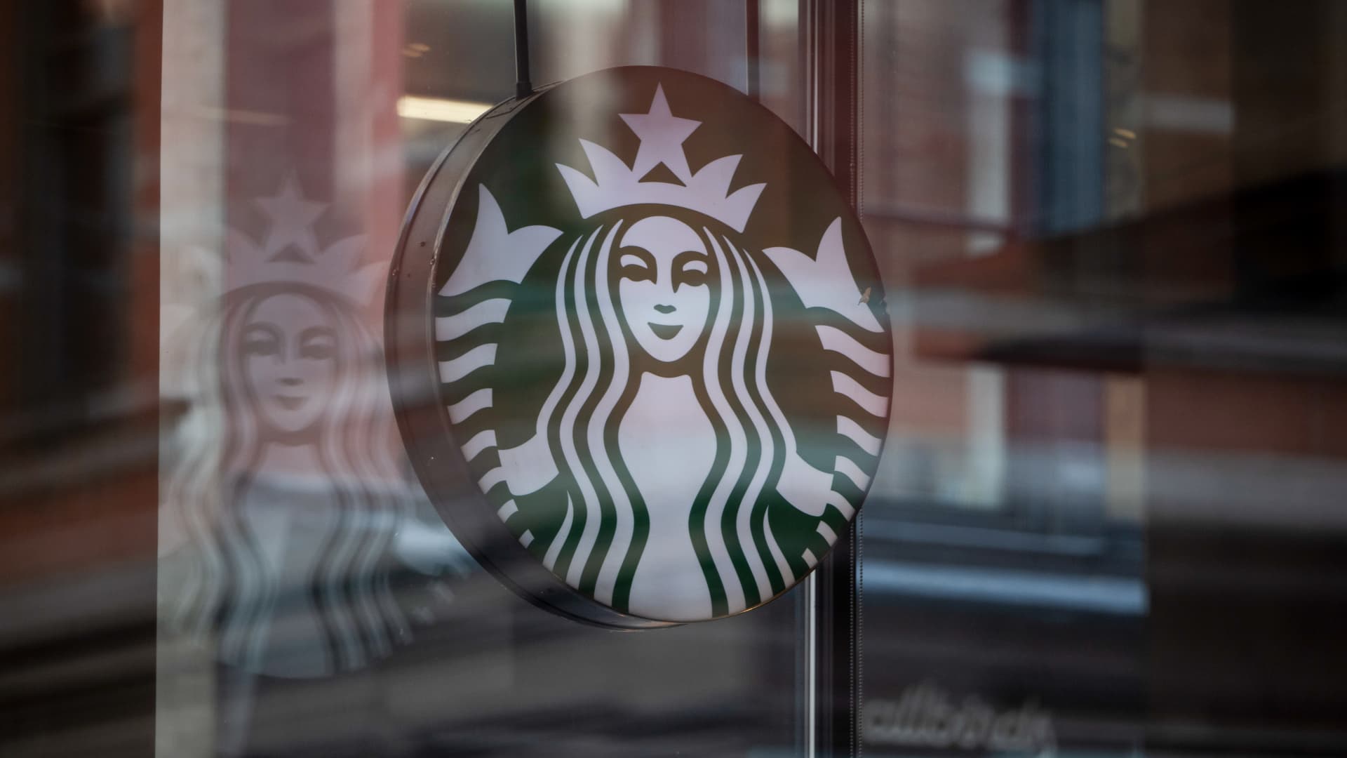 Jim Cramer: Buy Starbucks as shares give up their post-earnings gains