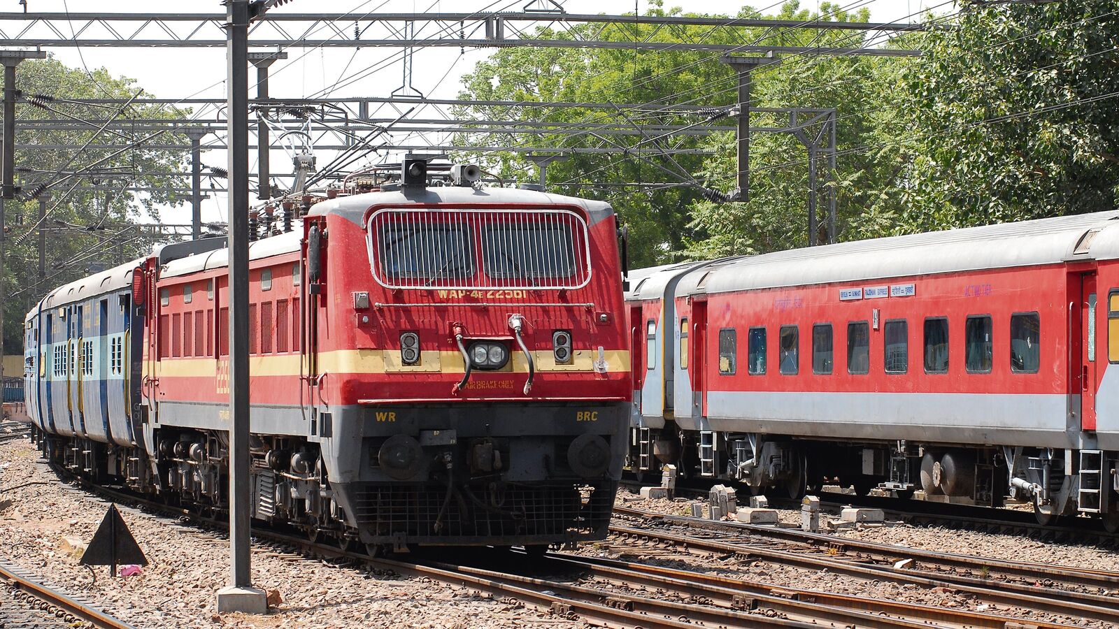 IRFC Q1 Results 2025 Today LIVE: Railway PSU likely to see modest revenue, net profit growth; share price falls