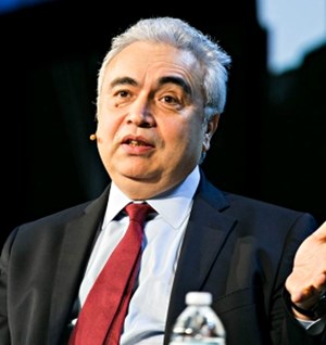 U.S. threatens to leave IEA over 'unrealistic' green energy forecasts
