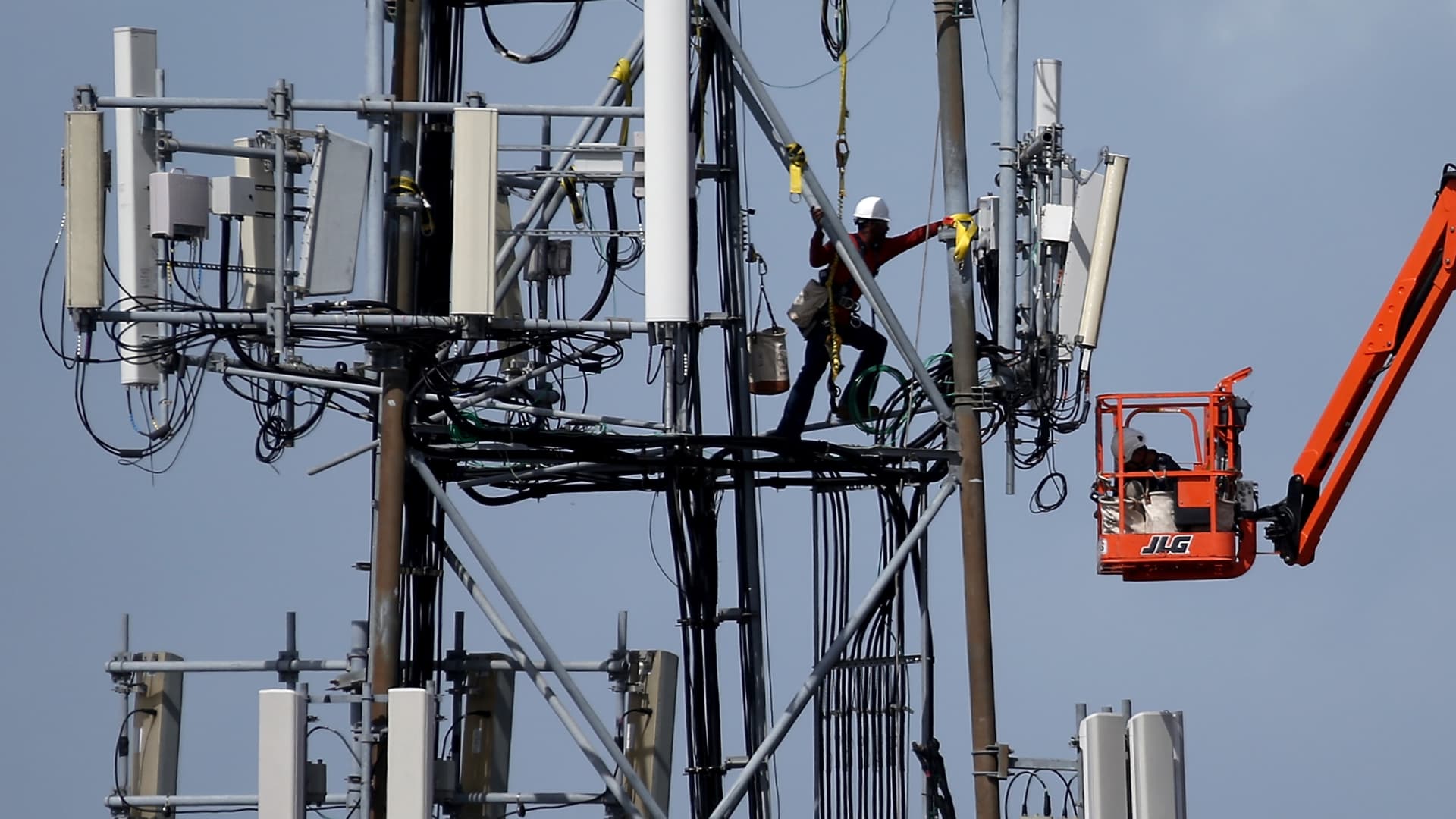 EchoStar stock skyrockets 80% on AT&T deal to buy wireless spectrum for $23 billion