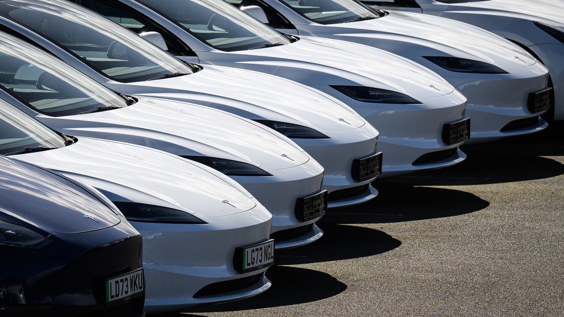 Elon Musk's Tesla reportedly slashes UK monthly lease fee as sales plummet