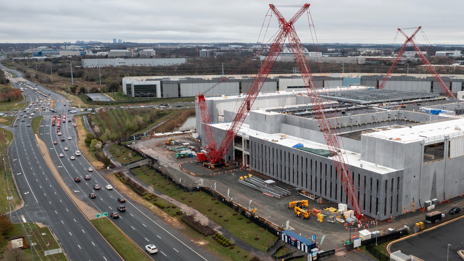 We're upgrading Eaton as shares of the industrial AI winner fall on earnings