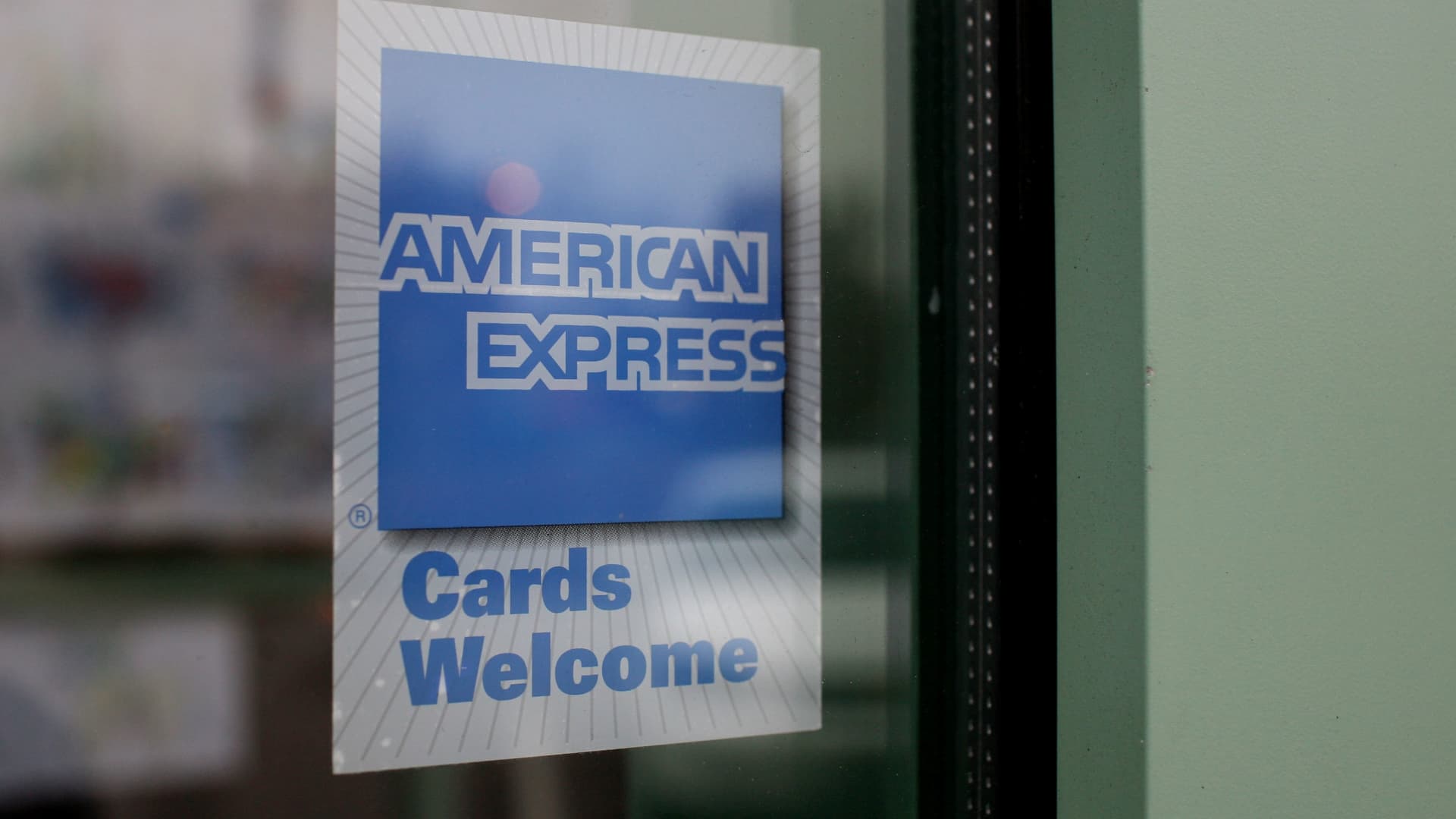 Trading a bullish momentum shift in American Express shares with options