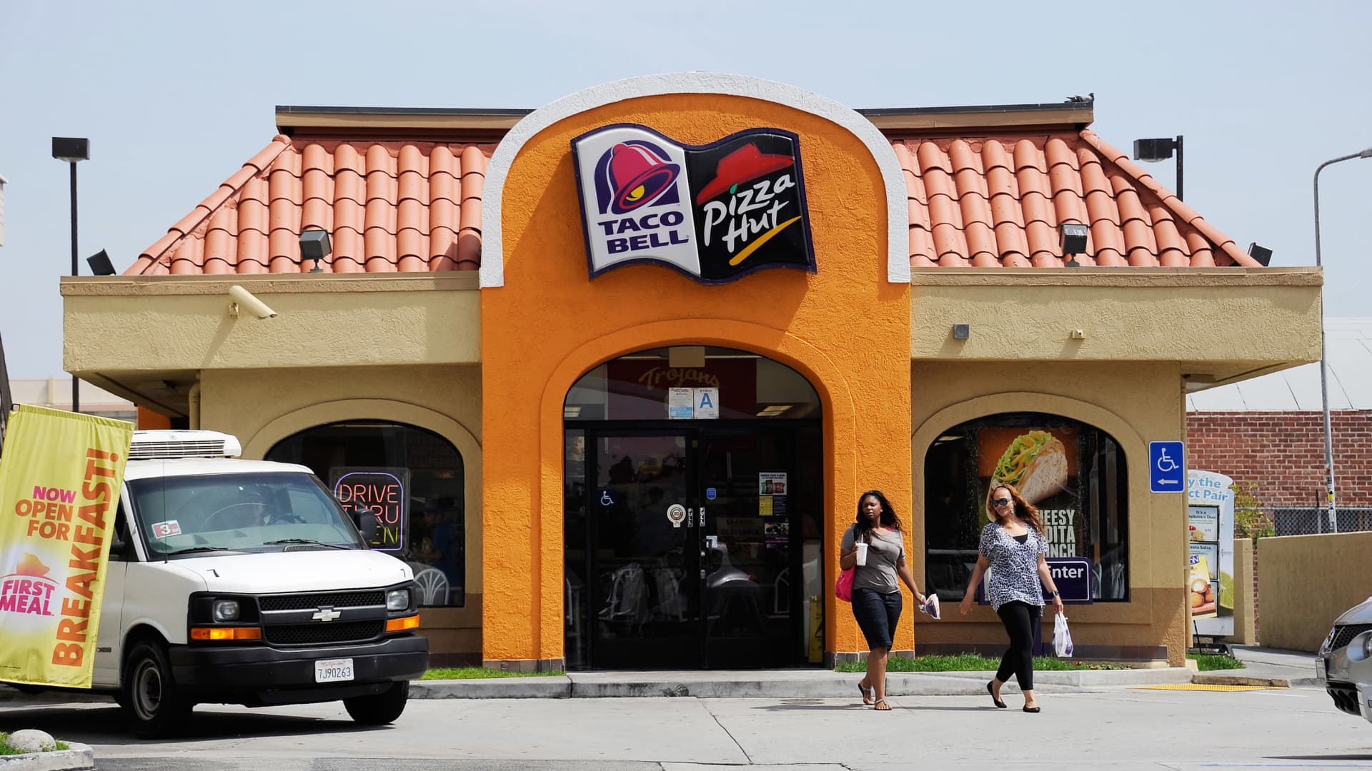 Stocks making the biggest premarket moves: Pfizer, Eaton, Palantir, Yum and more