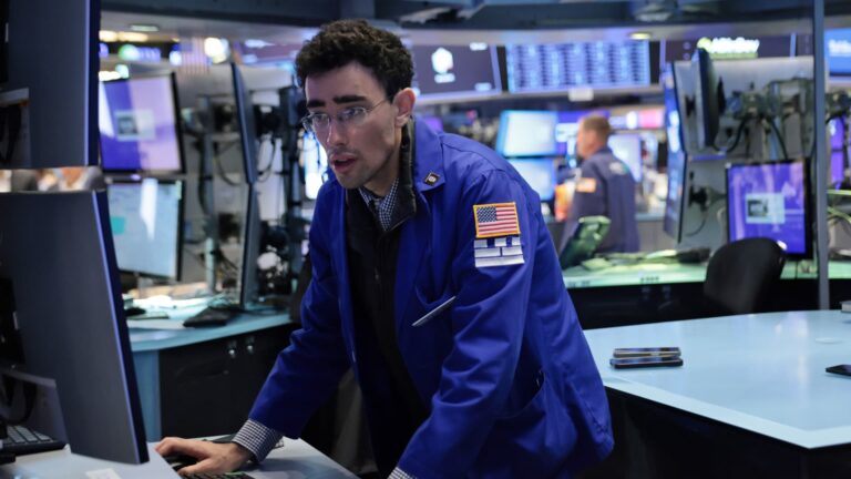A technical look at Wall Street's 'fear gauge' and how to hedge against potential volatility