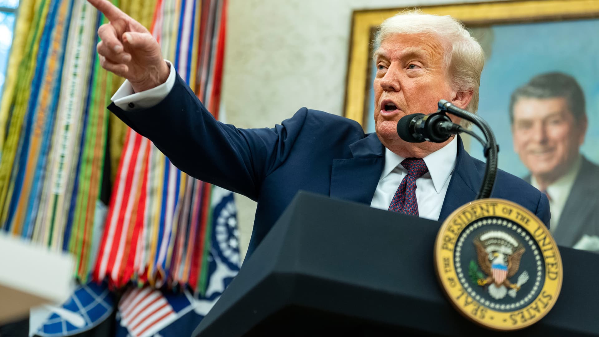 Trump's approval rating still negative while the public sours further on Democrats, CNBC survey shows