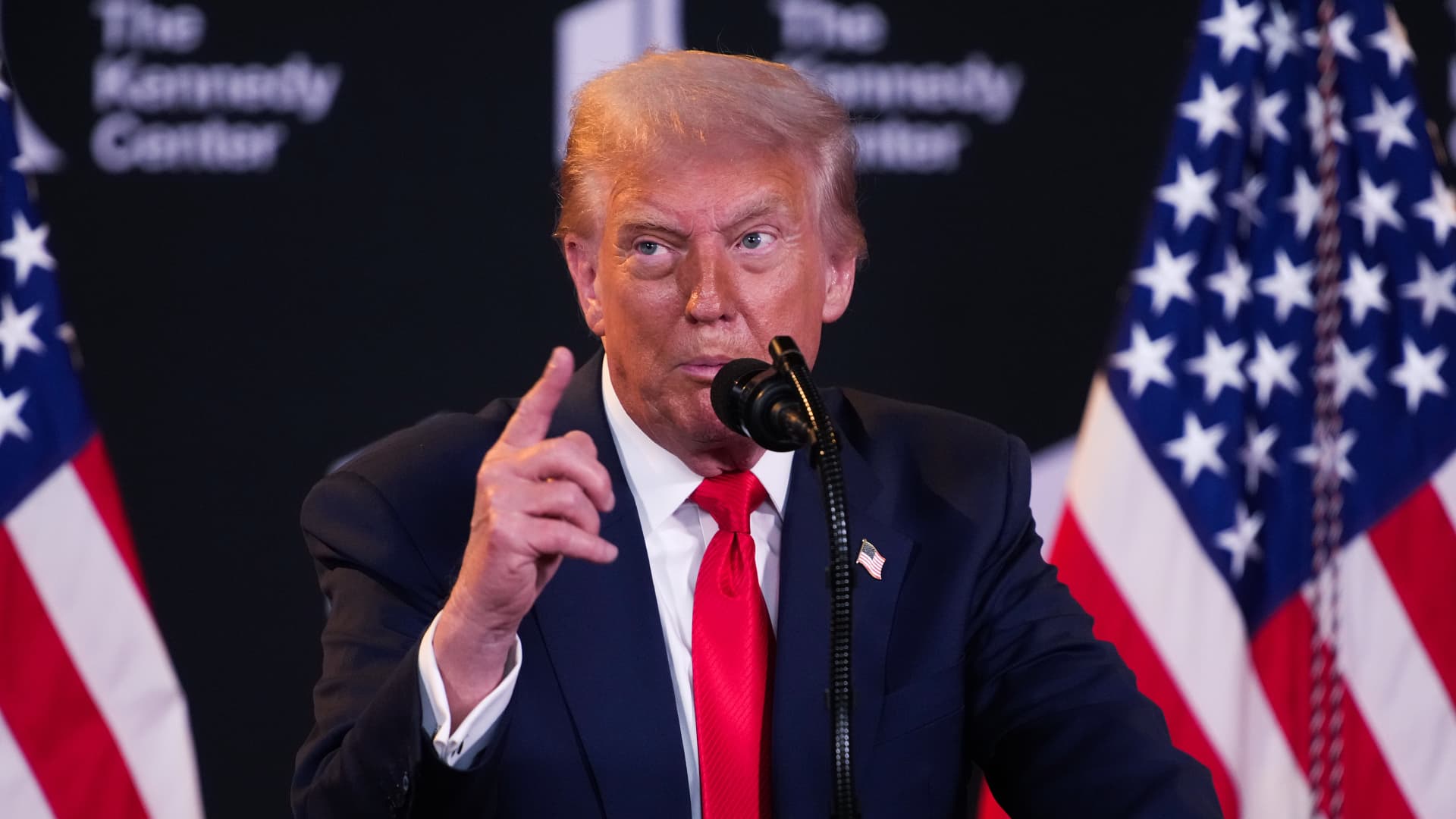 Trump orders easing of commercial spaceflight regulations, in boon to Musk's SpaceX