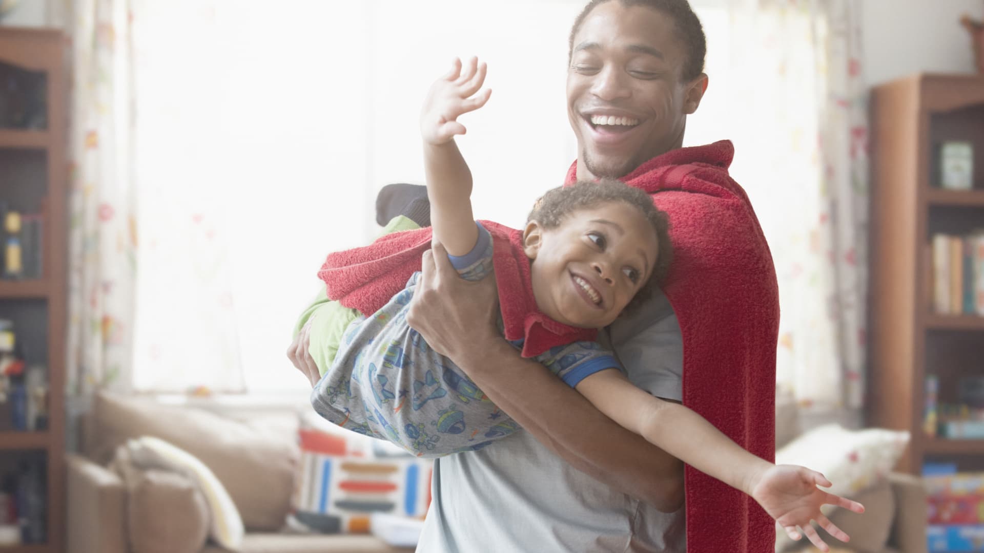 Why investors shouldn’t try to be a 'hero' in this economy, analyst says