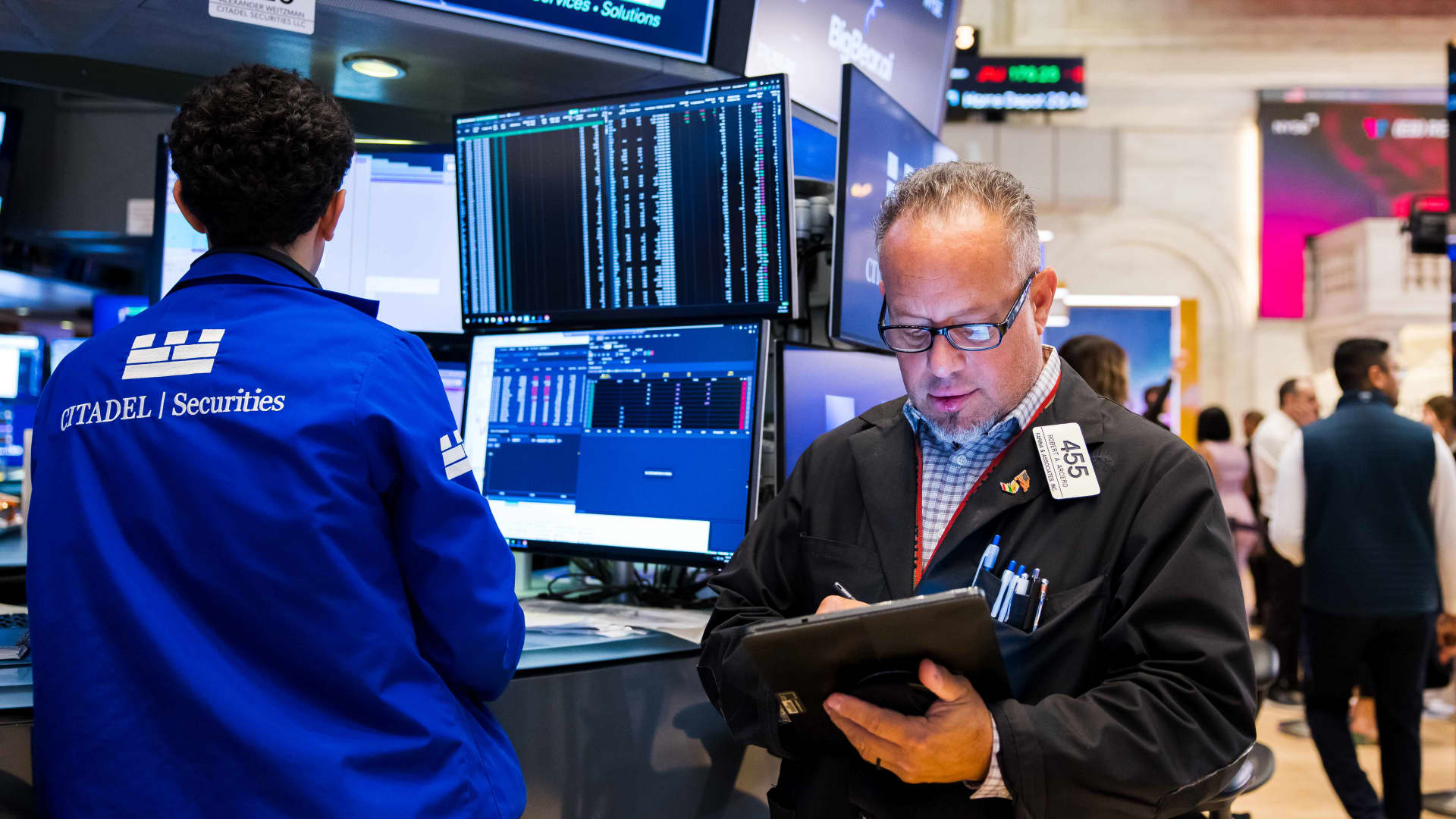 Stock futures are little changed as investors await retail earnings, Fed minutes: Live updates