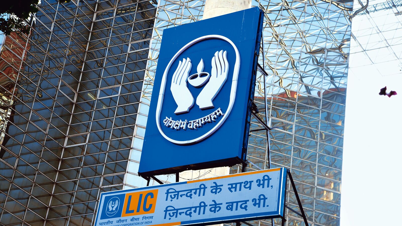 LIC Portfolio Rejig: BPCL, Mazagon Dock to Yes Bank — What India's biggest DII bought and sold the most in Q1 FY26
