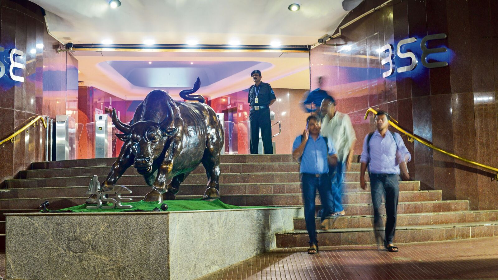 Sensex crashes over 600 points, extends losses to 6th consecutive week. Why is Indian stock market falling? EXPLAINED