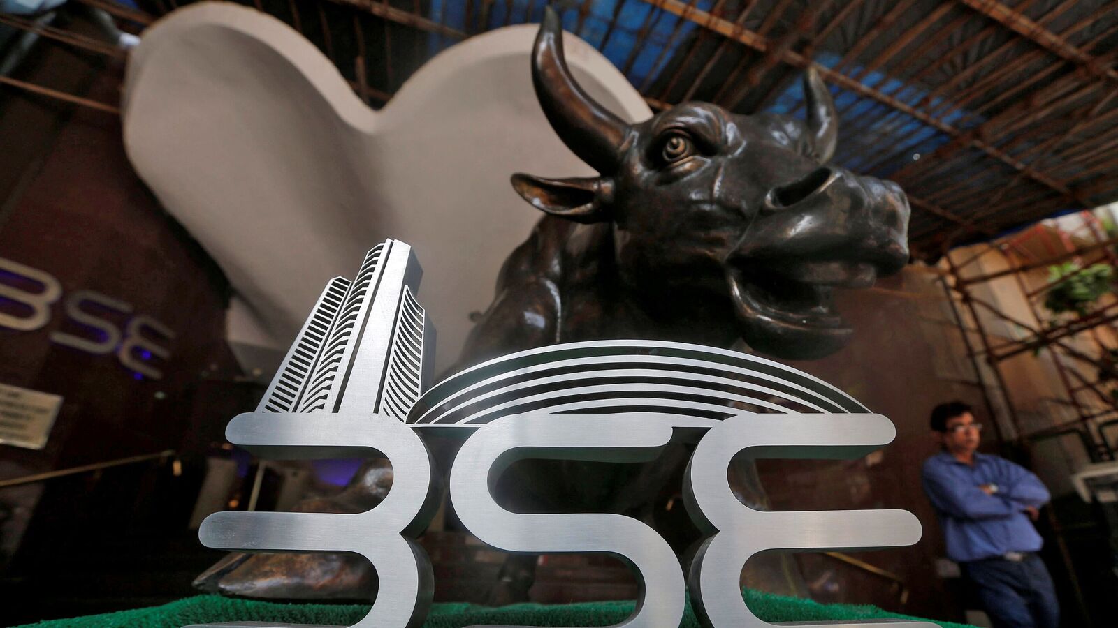 Sensex rises 400 points; investors earn over  ₹4 lakh crore in a day— 10 key highlights from Indian stock market today