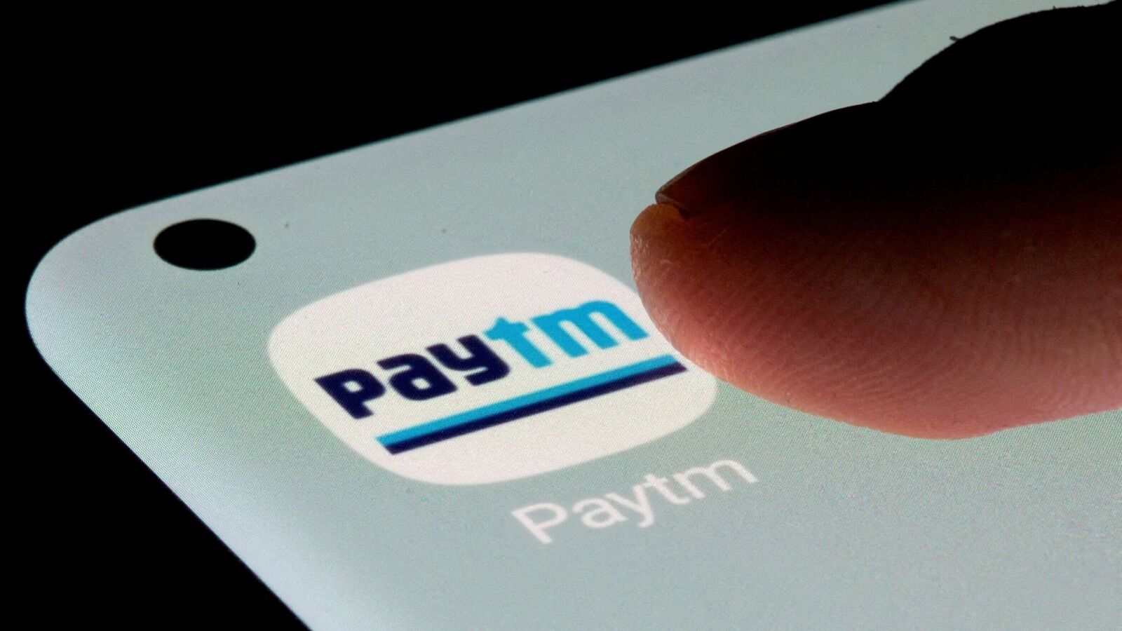 Paytm share price rallies 5% after RBI gives nod to operate as online payment aggregator. Should you buy?