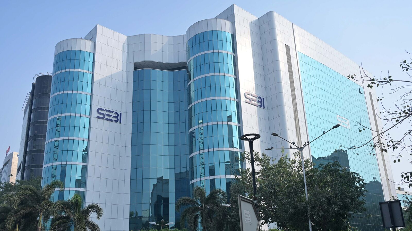 Sebi moots new IPO float slabs, longer timelines for mega listings
