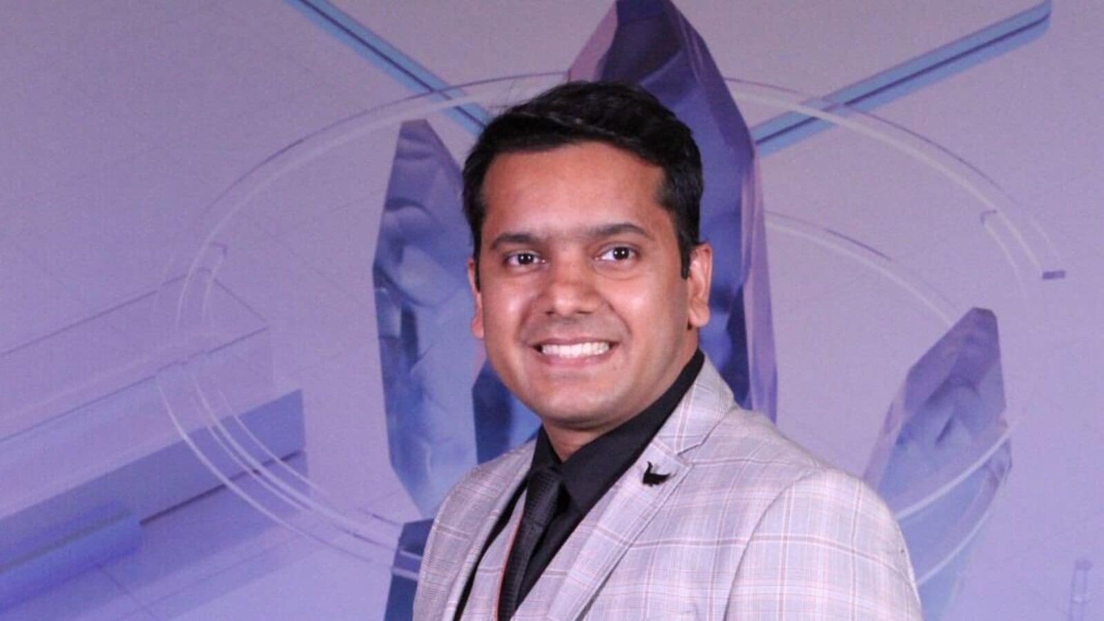 Buy or sell: Sumeet Bagadia recommends three stocks to buy on Monday - 1 September 2025