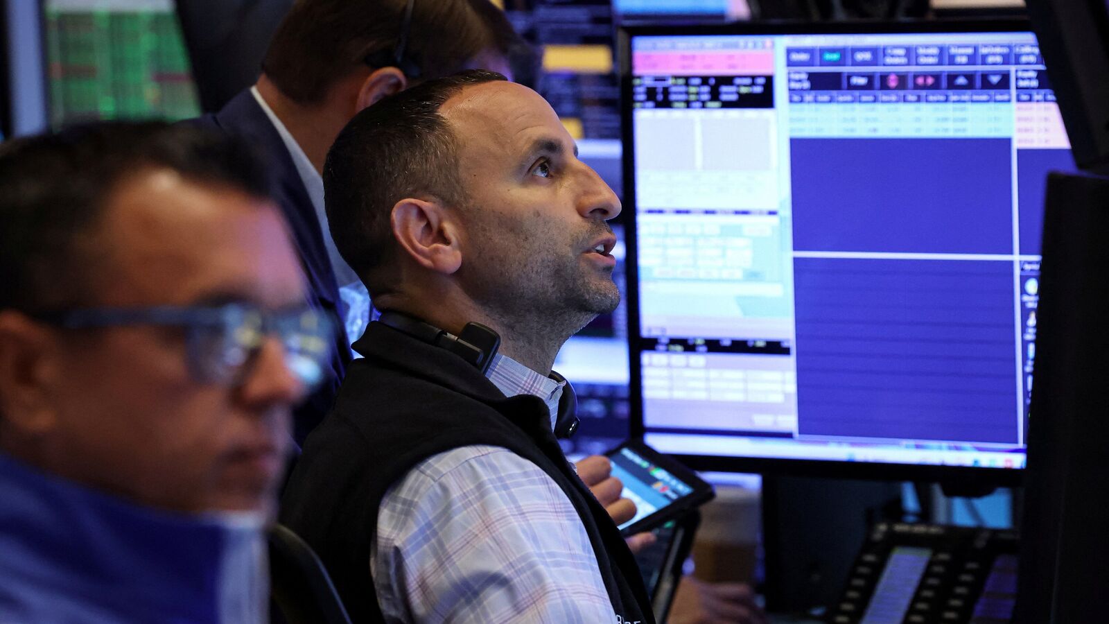 Wall Street today: Nasdaq tumbles 1%, S&amp;P 500 falls 0.5%, Dow Jones down 0.1%, Nvidia sheds 1.3%, Target tanks 7.3%