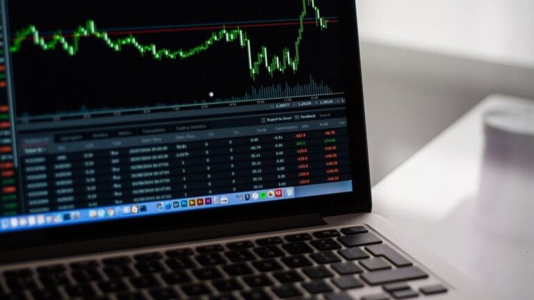Top Gainers and Losers on August 04: Delhivery, UPL, CDSL, Hero MotoCorp, MCX among top gainers today