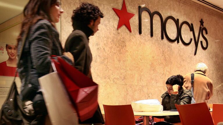 Macy's easily beats earnings estimates, raises full-year guidance