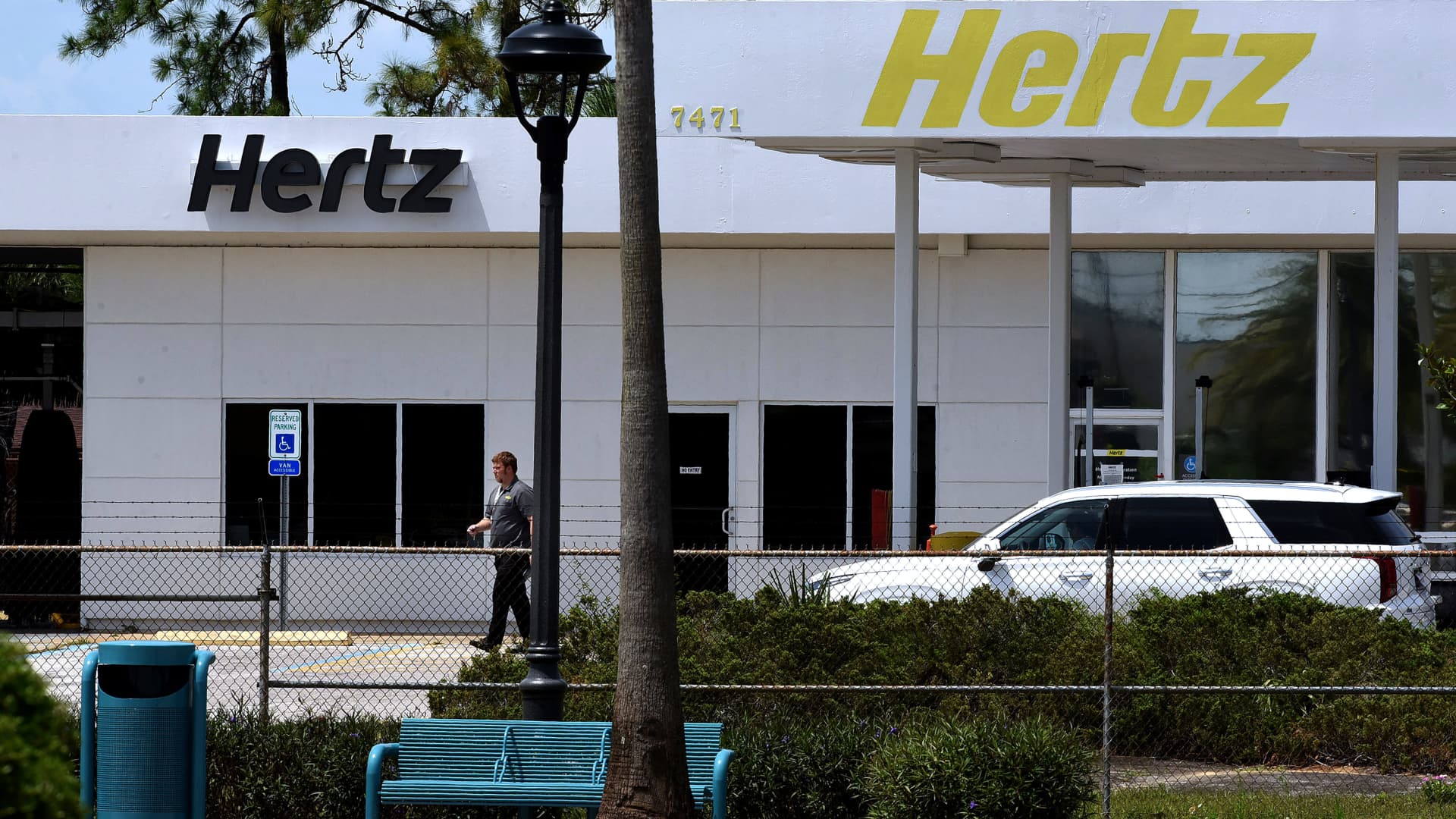Why the Hertz-Amazon deal poses threats to auto dealers