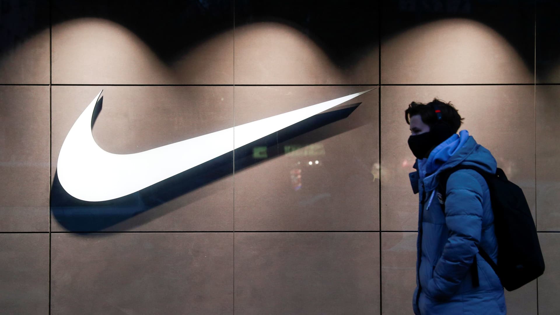 Here are Friday's biggest analyst calls: Apple, Oracle, Nike, CoreWeave, Tesla, Microsoft, Costco, Home Depot & more