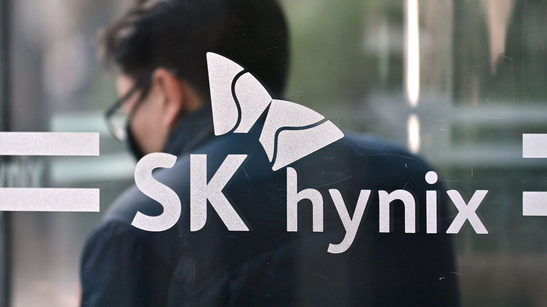 SK Hynix extends lead in high-bandwidth segment as it readies production for next-gen memory chips