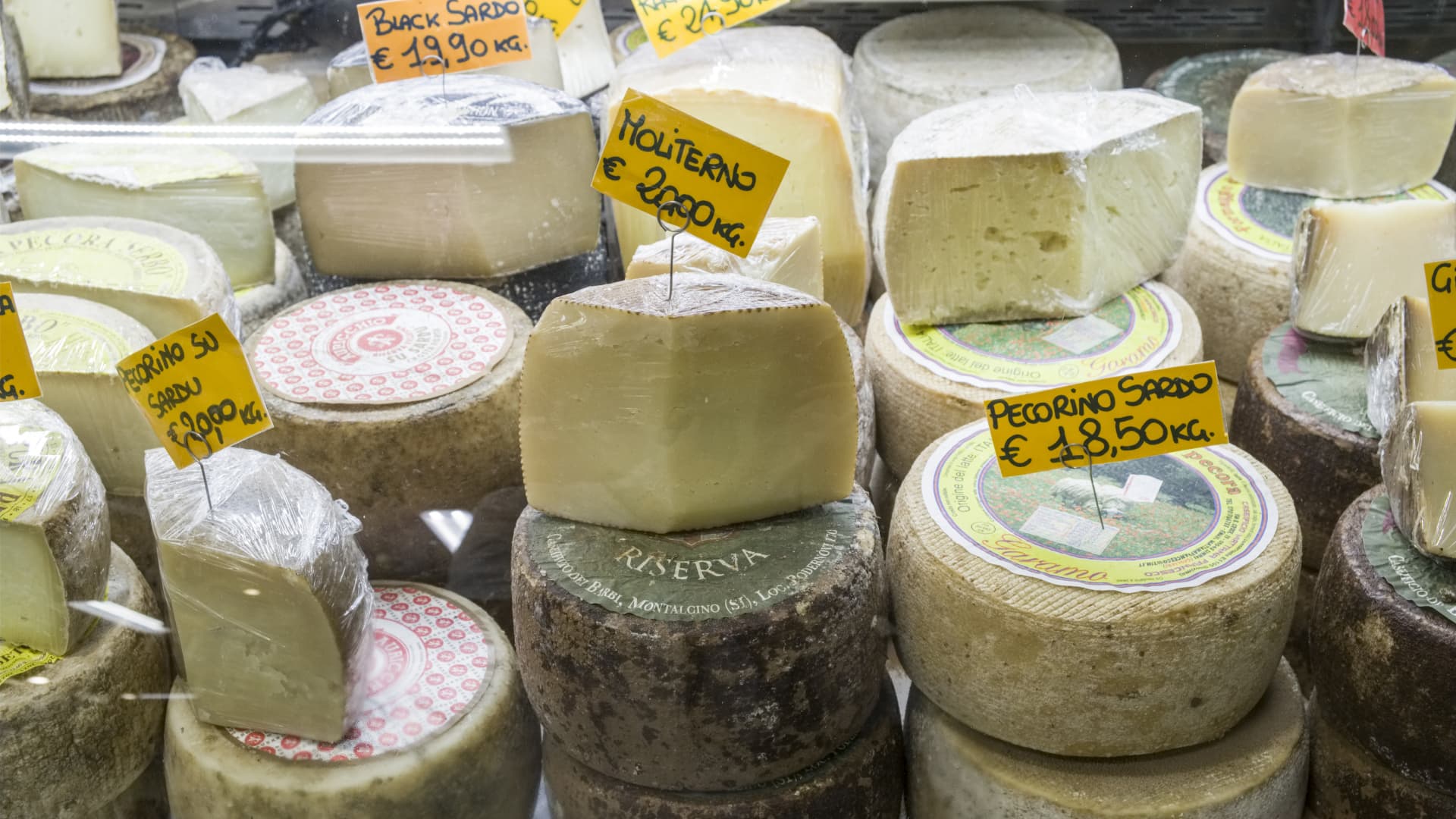 Euro zone inflation rises to hotter-than-expected 2.1% in August