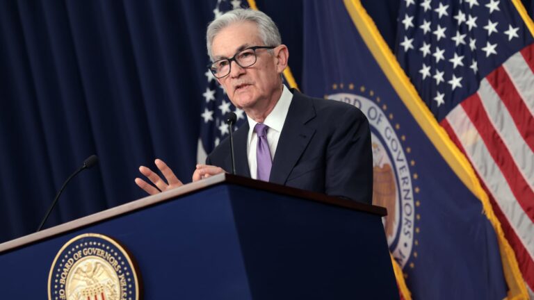 US economic activity, employment little changed in recent weeks, Fed says
