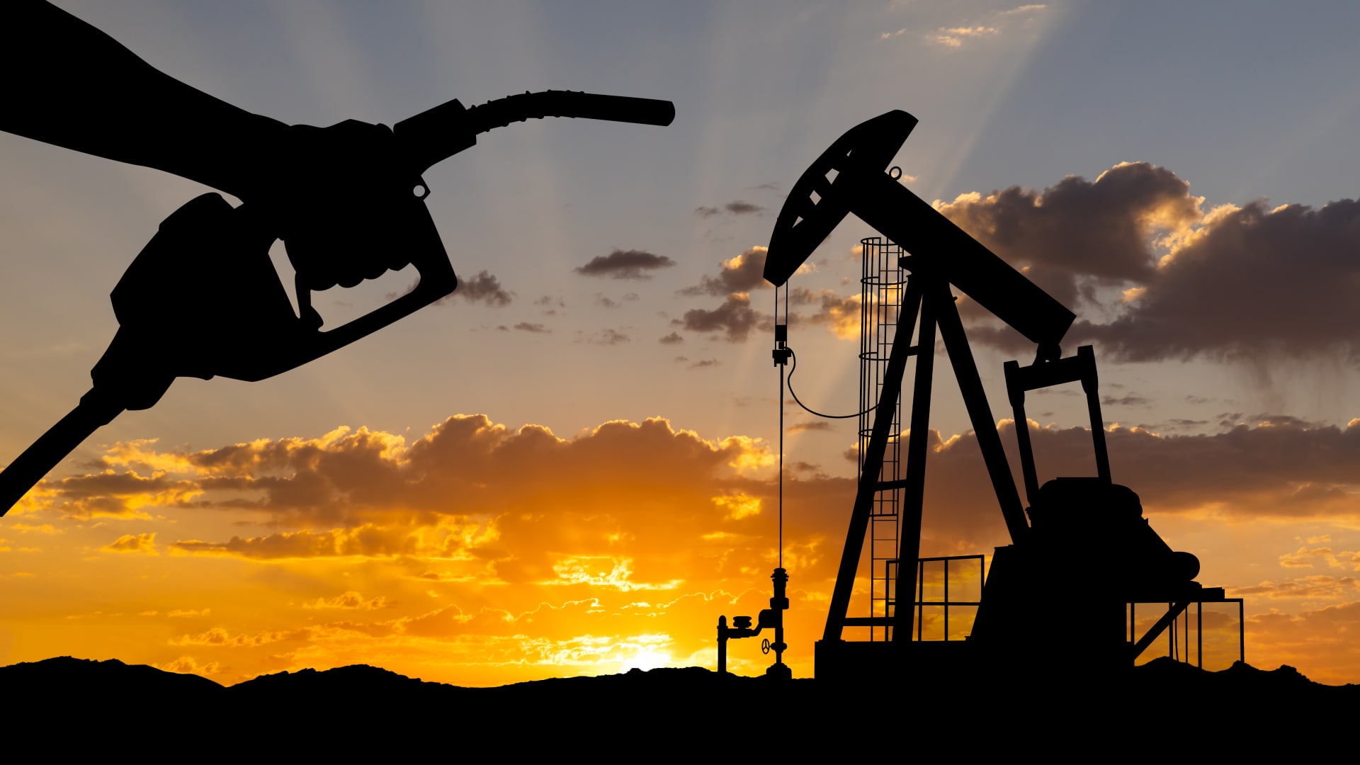 Brent oil futures climb 2% as Russia flows, U.S. policies in focus