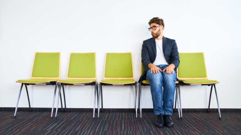 CEO: I’ve interviewed over 500 candidates—these 3 subtle habits scream ‘red flag’ in job interviews