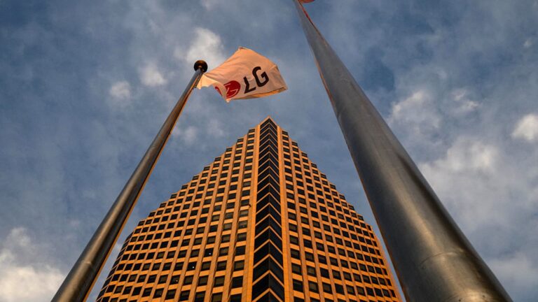 Detained South Korean workers to depart U.S. on Wednesday, Yonhap reports
