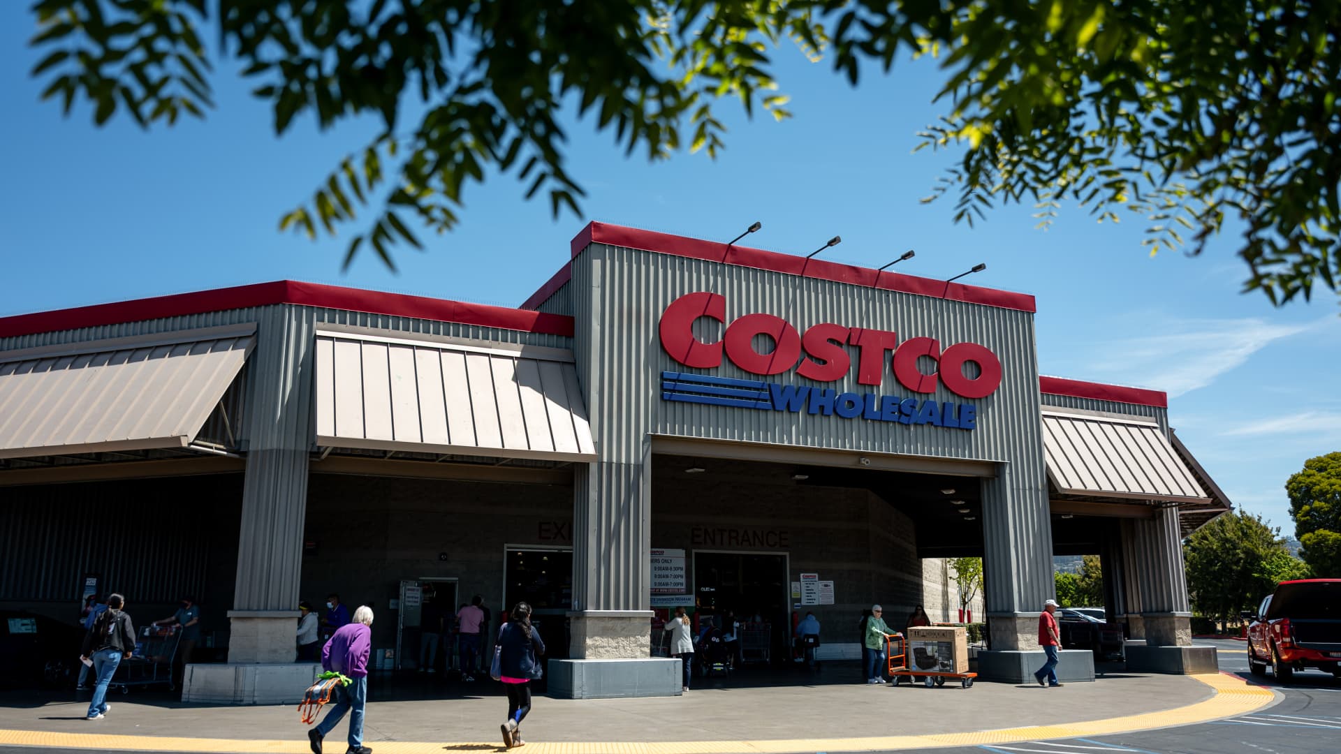 Costco tops earnings, revenue estimates as warehouse club wins over younger members