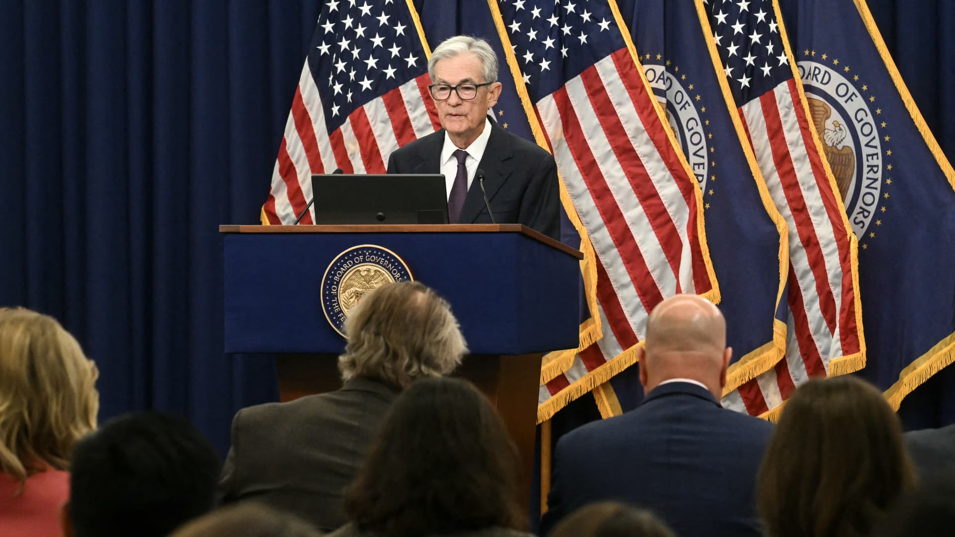 The stock market is having a hard time choosing a side after the Fed cut rates