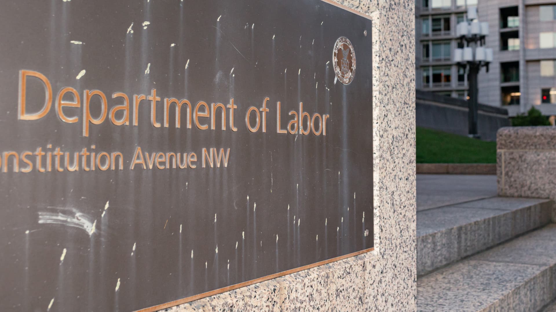 Here's what the potential data block from the lockdown would mean for the Fed