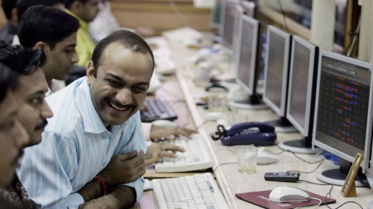 How to become rich: Experts unveil F&amp;O trick that cash investors may apply for 10% monthly income from stock market