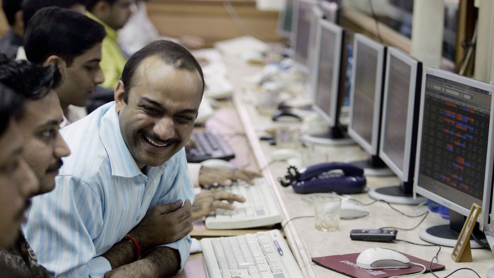 How to become rich: Experts unveil F&amp;O trick that cash investors may apply for 10% monthly income from stock market