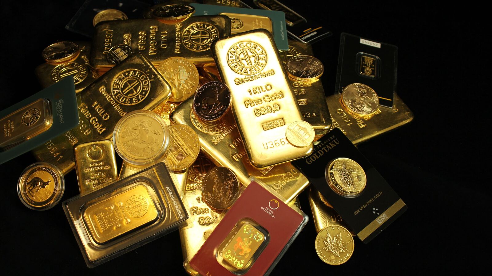 Gold rate today hit new high on US Fed rate cut buzz. Is it right time to add more or book profits?