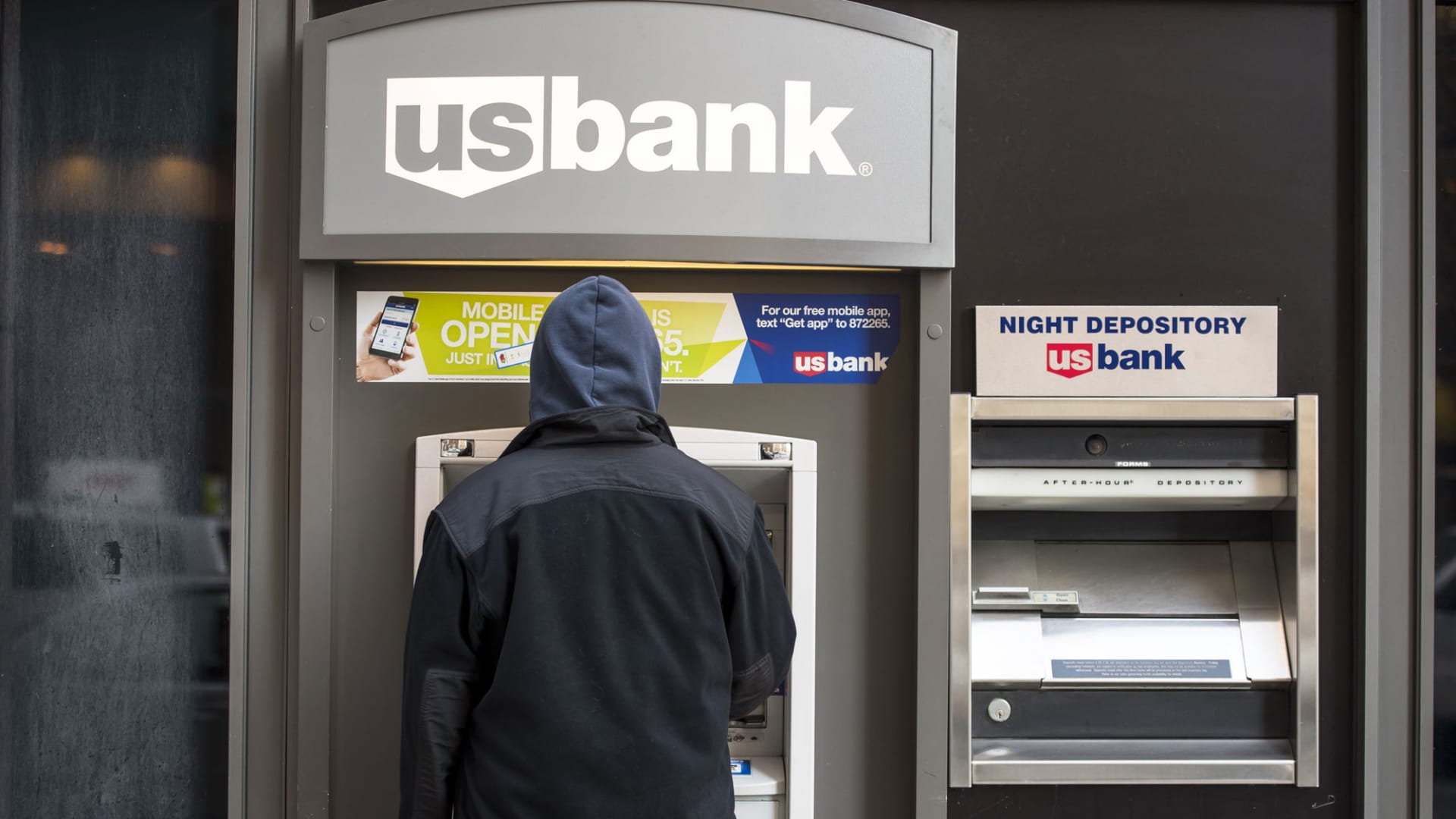 Deutsche Bank upgrades this bank stock, says it can clear a low earnings bar