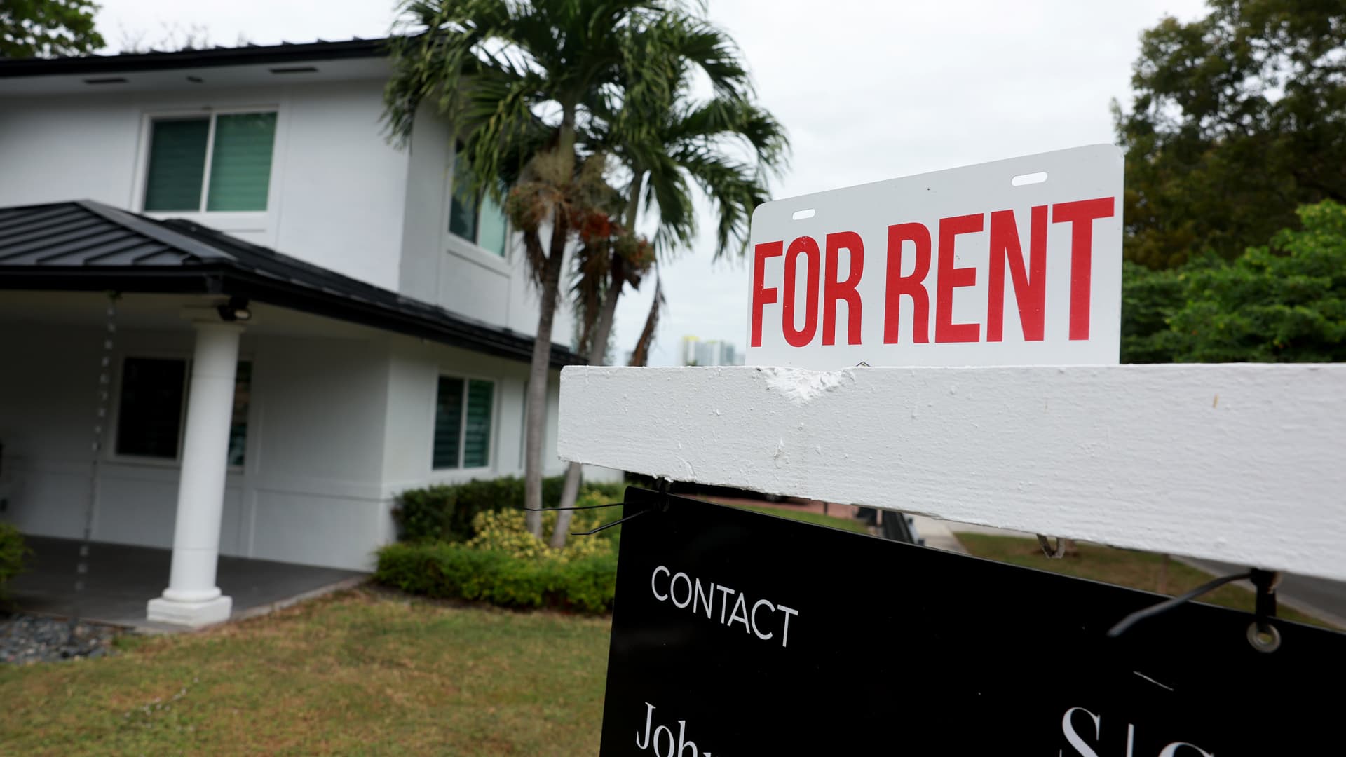 Single-family rent growth just hit the lowest level in 15 years, new report finds