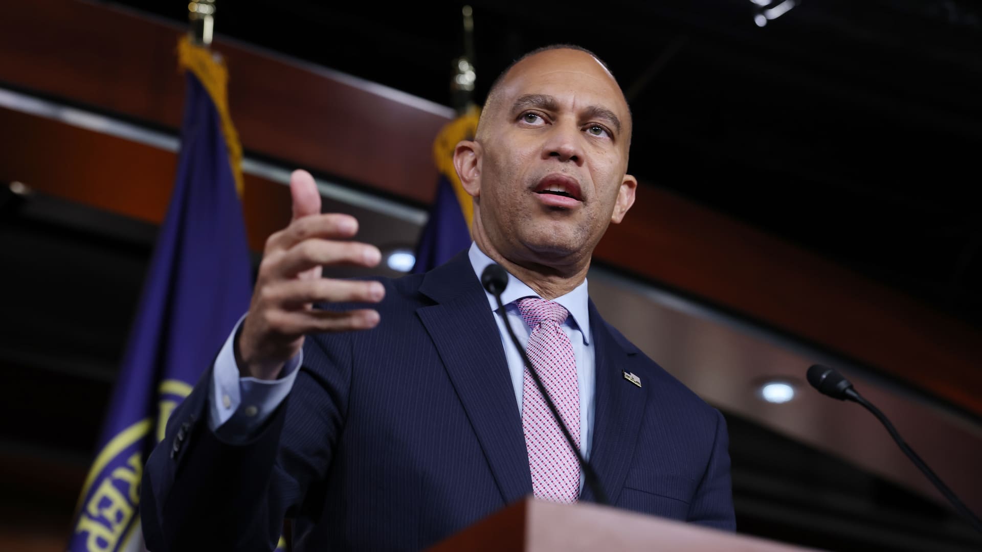 Trump Jan. 6 pardon recipient accused of threatening to kill Democratic leader Jeffries