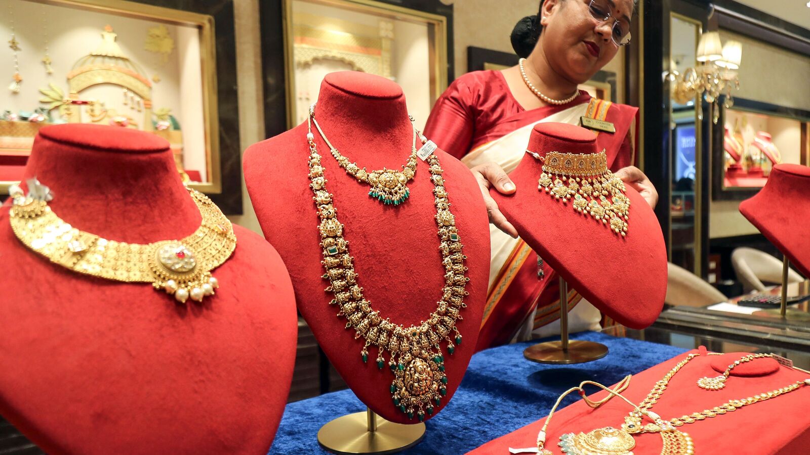 Gold rate today: MCX gold price falls below  ₹1.23 lakh per 10 gms; silver around  ₹1.46 lakh per kg